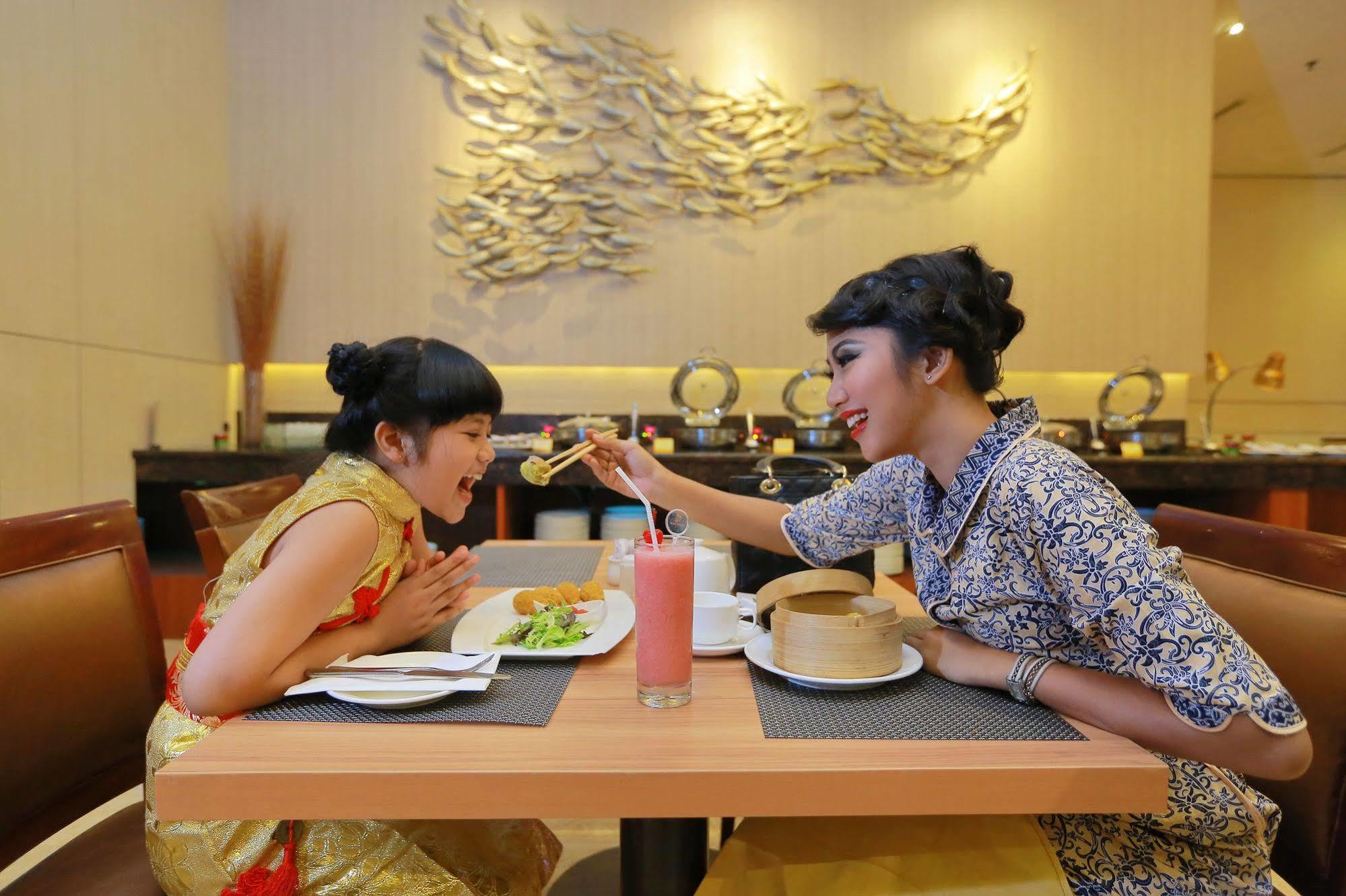 Park Hotel Cawang Jakarta Exterior foto