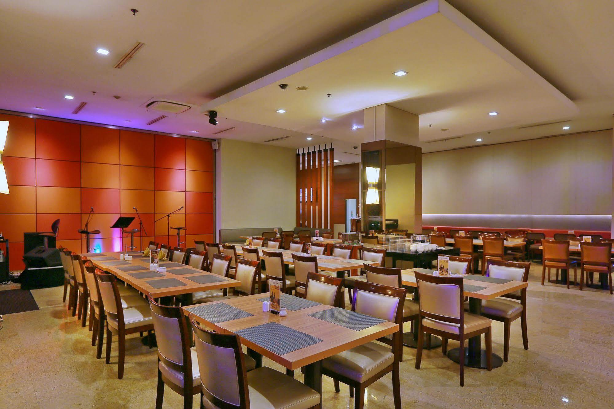 Park Hotel Cawang Jakarta Exterior foto