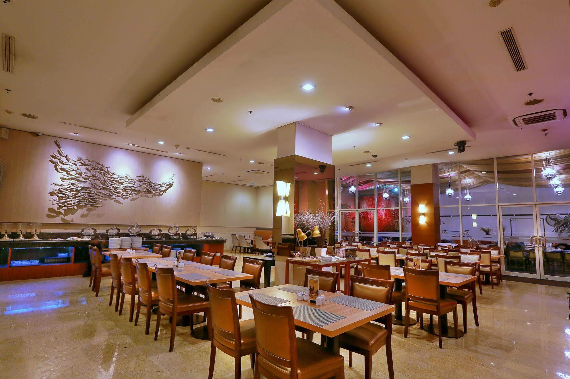 Park Hotel Cawang Jakarta Exterior foto